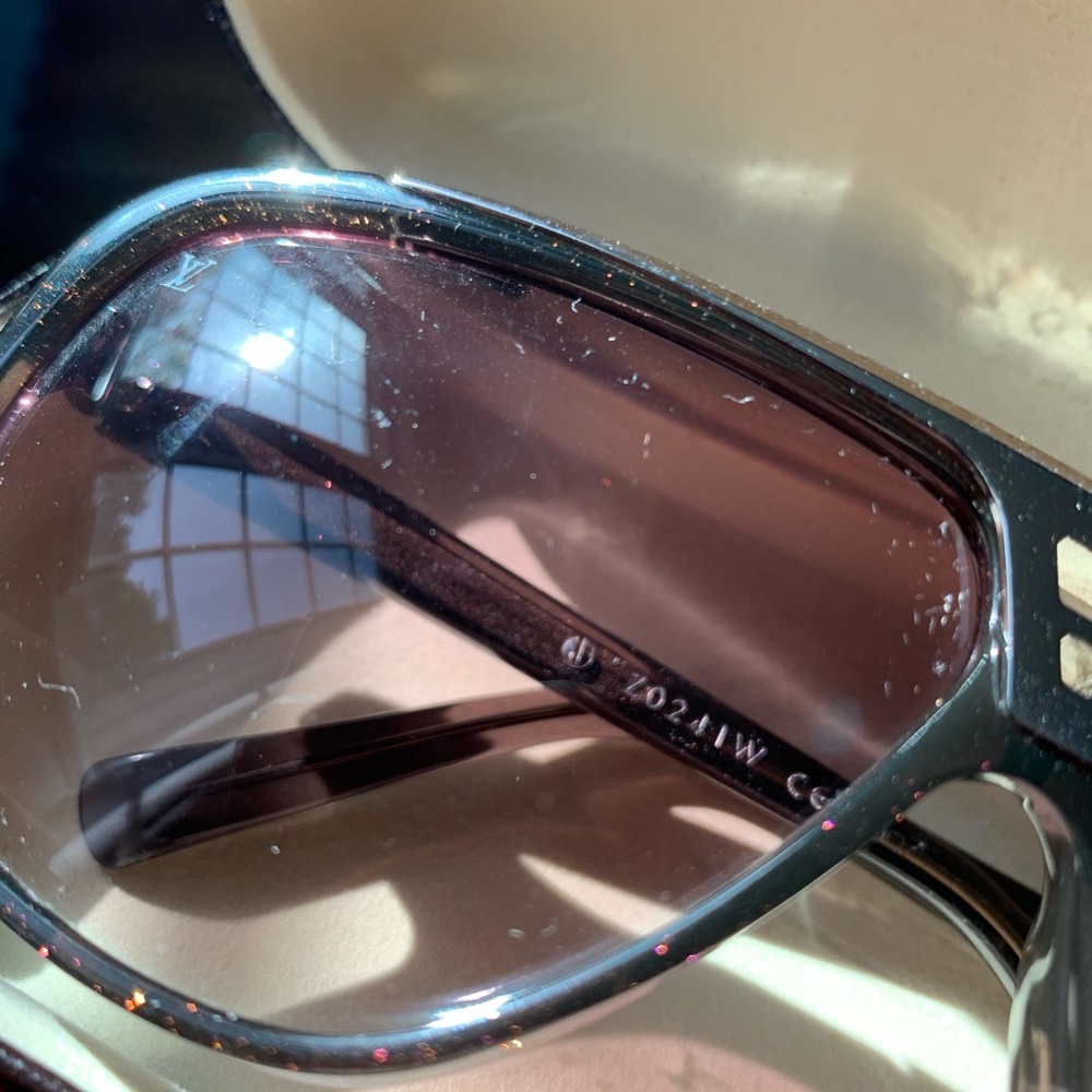 Louis Vuitton Brown w/Silver Hardware Evidence Sunglasses - Picture 4 of 5